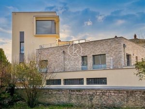 Au coeur du centre ville de Anse, appartement 3 pièce(s), 2 chambres, 73 m2 et 41 m2 de terrasse