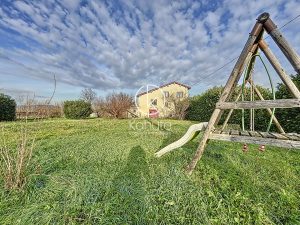 Maison Les Chères 6 pièce(s) 152 m2, 1183m2 de terrain non constructible, garage, cave et atelier, grand potentiel de rénovation.