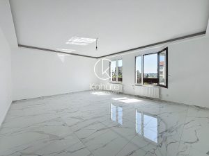 Idéalement situé, Appartement refait à neuf, en duplex au dernier étage, 107,48 m2, 5 pièces, 4 chambres – Lyon 9 – Quartier Saint Rambert  – proche du supermarché Casino