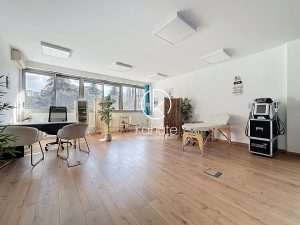 Emplacement stratégique à Tassin-la-Demi-Lune – Au calme – Bureaux entièrement rénovés de 58,17m2 au 1er etage + une place de parking