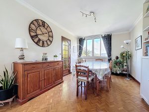 Appartement Champagne Au Mont D Or 7 pièce(s) 135 m2, 5 chambres, 2 caves, 1 parking et 1 garage