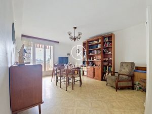 Appartement  T3,  57 m2, commerces, écoles, bus à pied, ascenseur , balcon orienté sud ouest, stationnement