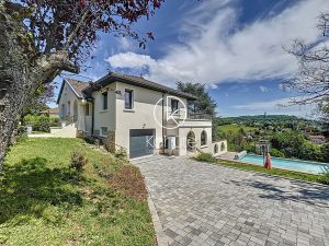 Maison Saint Didier Au Mont D&rsquo;Or 7 pièce(s) 210m2 avec dépendance et grand garage, 1579m2 de terrain, au calme, situation privilégiée avec une belle vue dégagée.