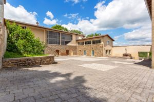 Maison Sainte Consorce 8 pièces 336 m2, vue sur Lyon, Garage, parking, terrain de plus d&rsquo;1ha,