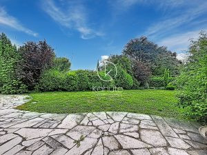 Maison Saint Cyr Au Mont D Or 6 pièce(s) 160 m2, 4 chambres, , garage, 2 places de parking, annexes, jardin