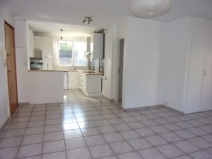 Appartement  5 pièce(s) Saint Just dans une résidence rénovée