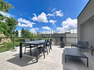 A seulement 10km du centre ville de Lyon au calme, Appartement Saint Cyr Au Mont D Or 3 pièce(s) 72 m2, 2 chambres, terrasse, et garage