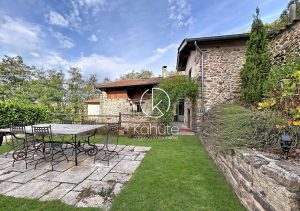 Demeure de charme située sur la commune de Courzieu à 15 min de l&rsquo;Arbresle, 7 pièce(s) 200 m2, 5ha de terrain, garage, caveau et annexes